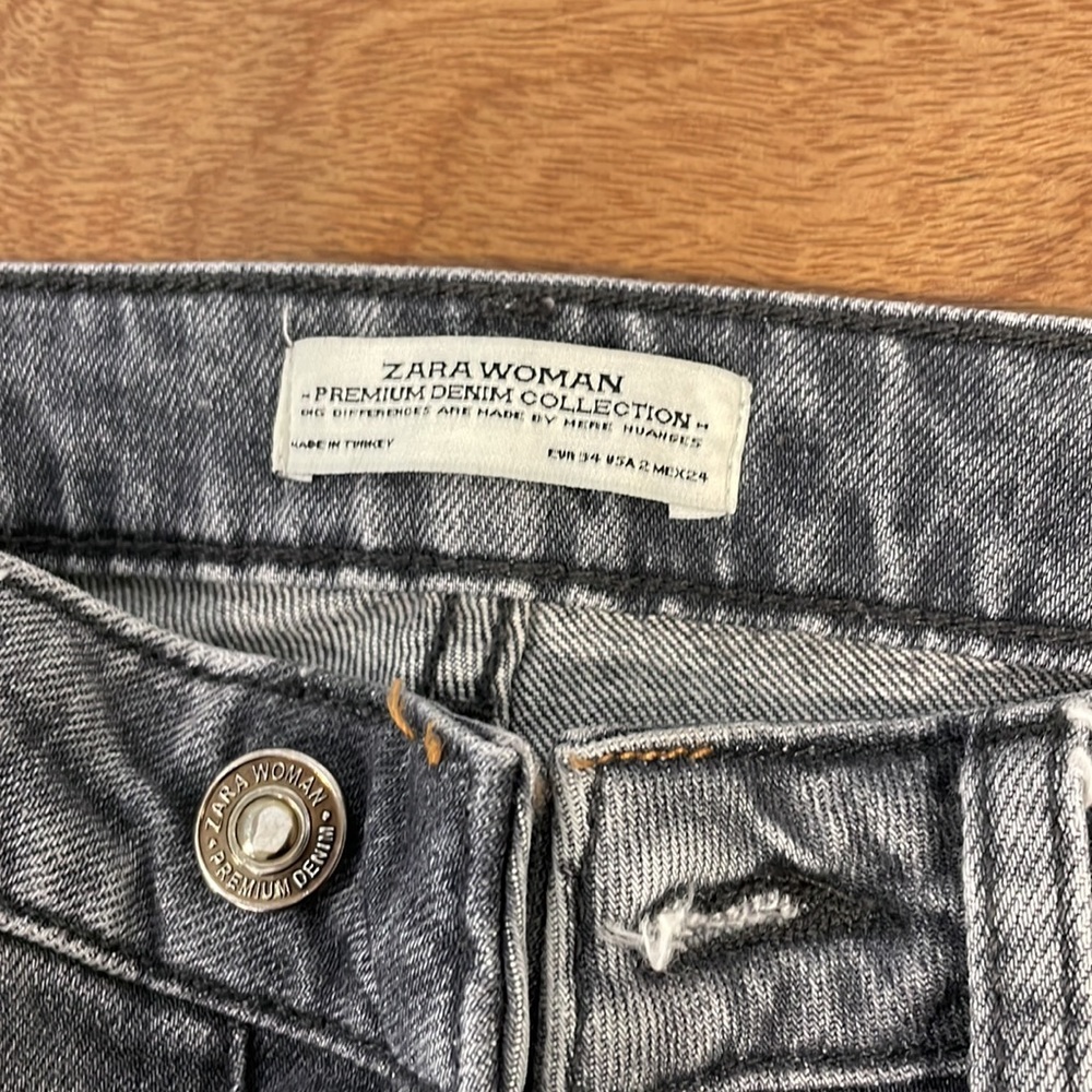 Zara Ripped Jeans 👖 🤍 - Picture 4 of 12